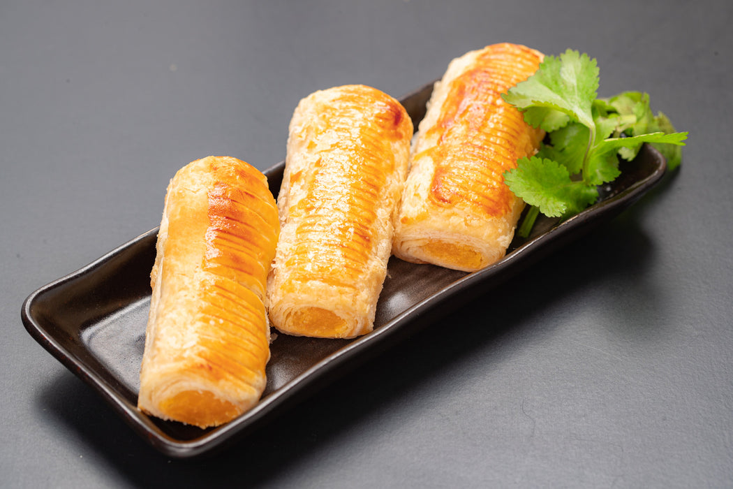 Salty egg yolk & custard puff 黃金流沙酥