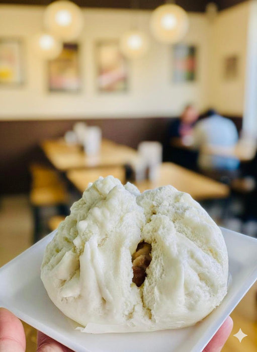 Jumbo chicken bun 雞球大包